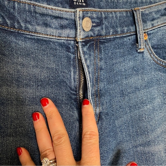 Gap Denim Girlfriend Raw Hem Blue Jeans Size 30 in Dark Indigo - Picture 3 of 11